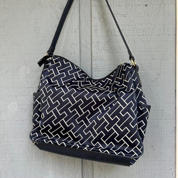 Tommy Hilfiger navy/white monogram hobo bag with wristlet - Picture 4 of 12